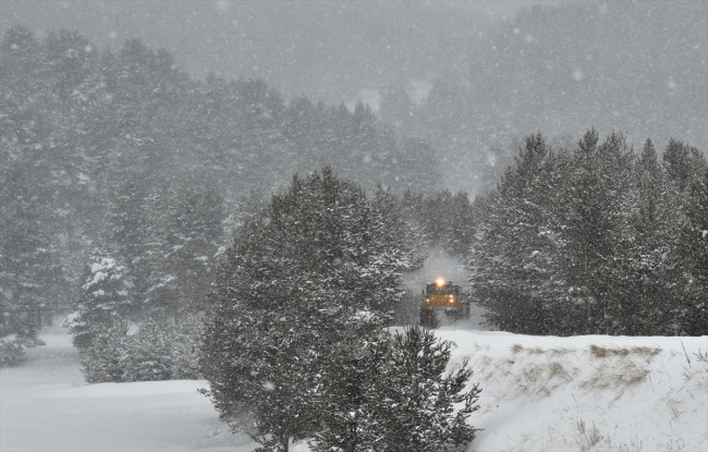 Demir yolunun 'kar savaşçıları' 24 saat görev başında